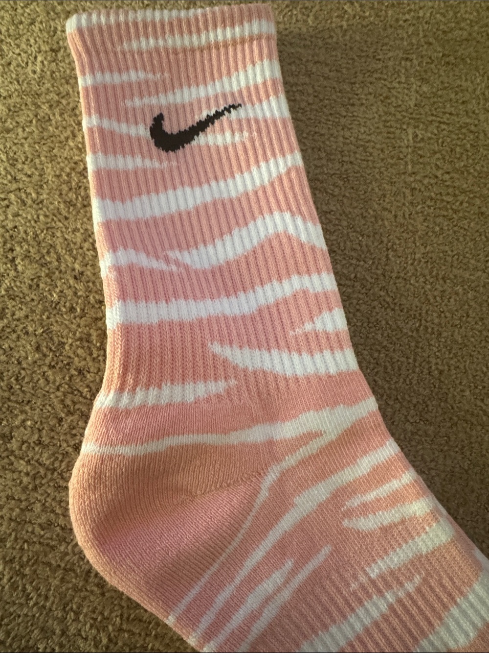 Nike White & Pink Crew Socks - 3 Pack - Picture 3 of 5